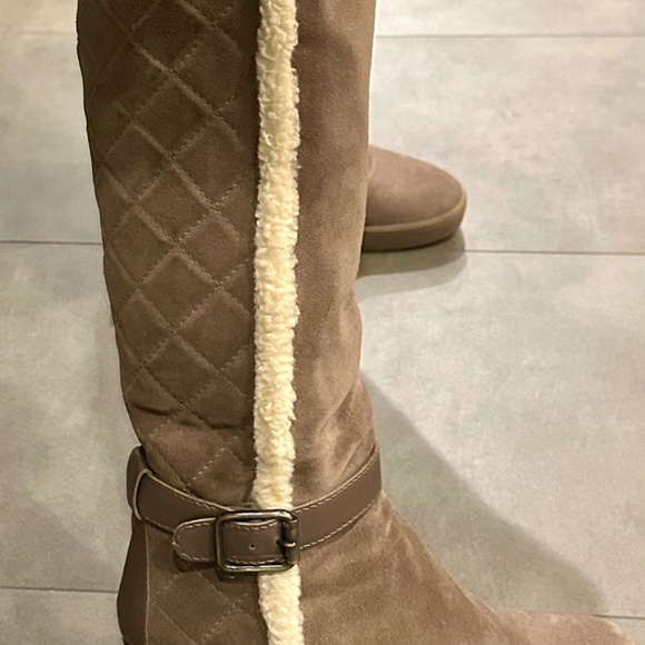 AQUATALIA Callie Faux Fur Trim Shearling Chestnut Suede Wedge Boots Sz 8 - Picture 10 of 14